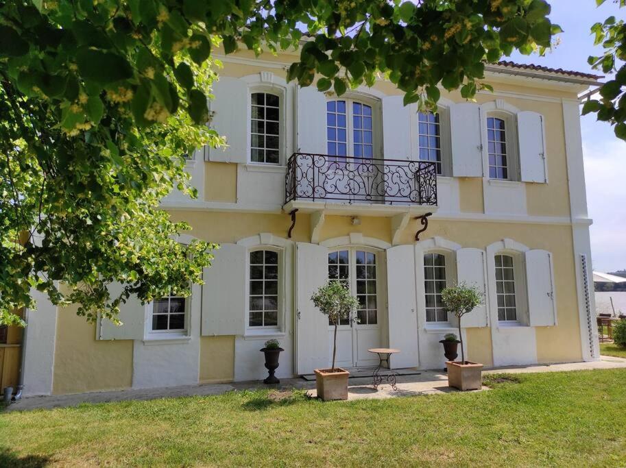 Grand Gite Avec Piscine Maison Port Valade Tabanac Ngoại thất bức ảnh